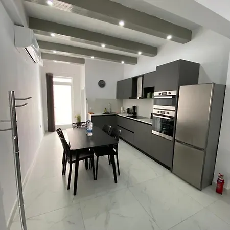 Apartment Seaside In Gzira